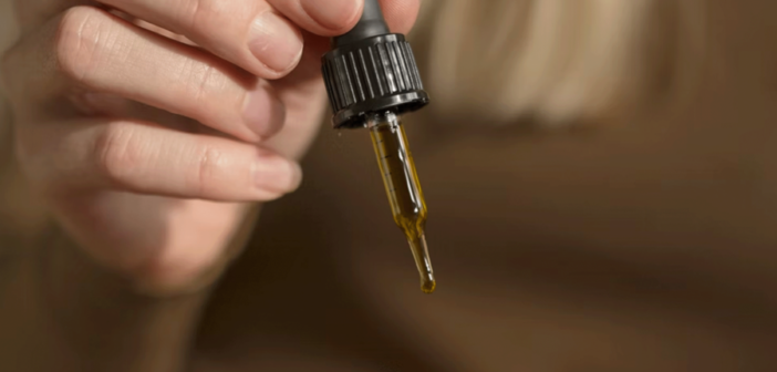 Benefits to using CBD oil in a tincture bottle